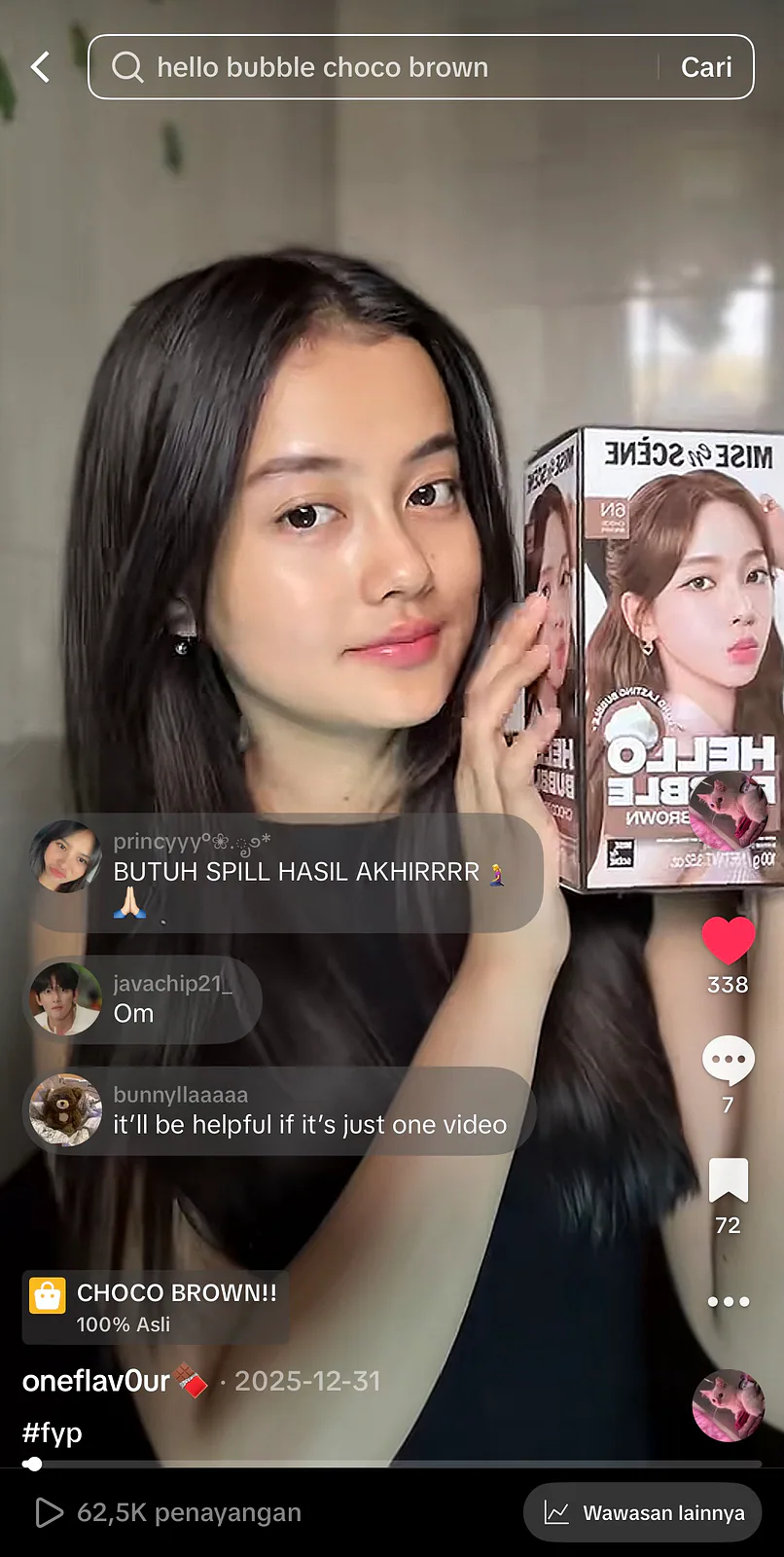 Salsabilla memegang Mise en scène Hello Bubble varian Choco Brown.