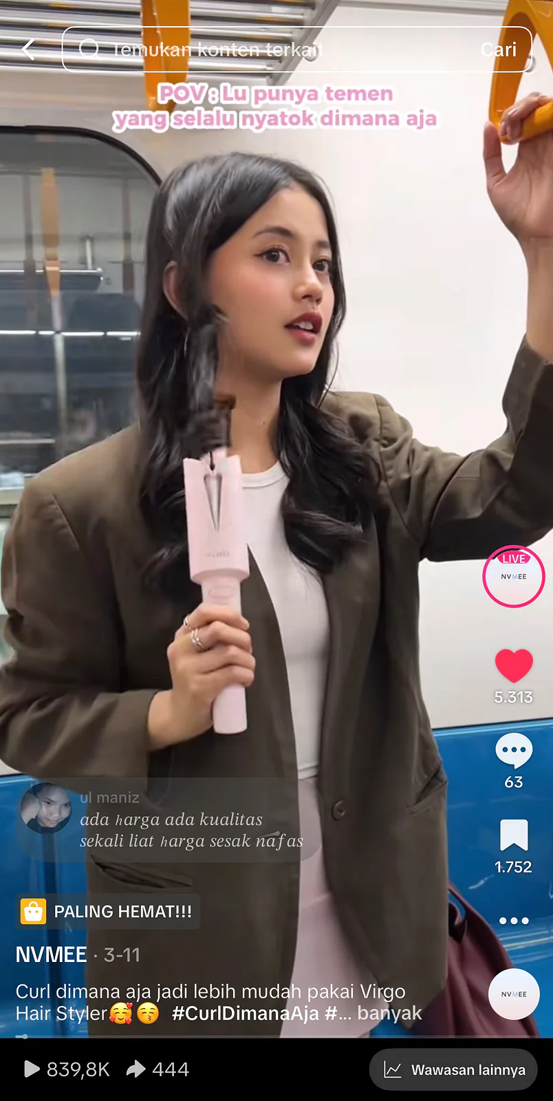 Salsabilla di dalam kereta memegang NVMEE Virgo portable hair styler.